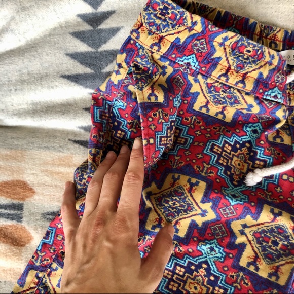 Geometric patterned drawstring shorts - Picture 6 of 13